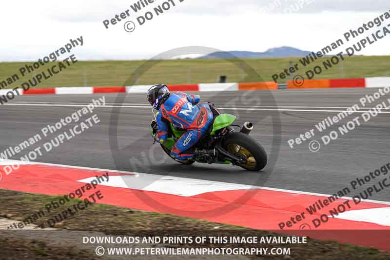 cadwell no limits trackday;cadwell park;cadwell park photographs;cadwell trackday photographs;enduro digital images;event digital images;eventdigitalimages;navarra;no limits trackdays;peter wileman photography;racing digital images;trackday digital images;trackday photos